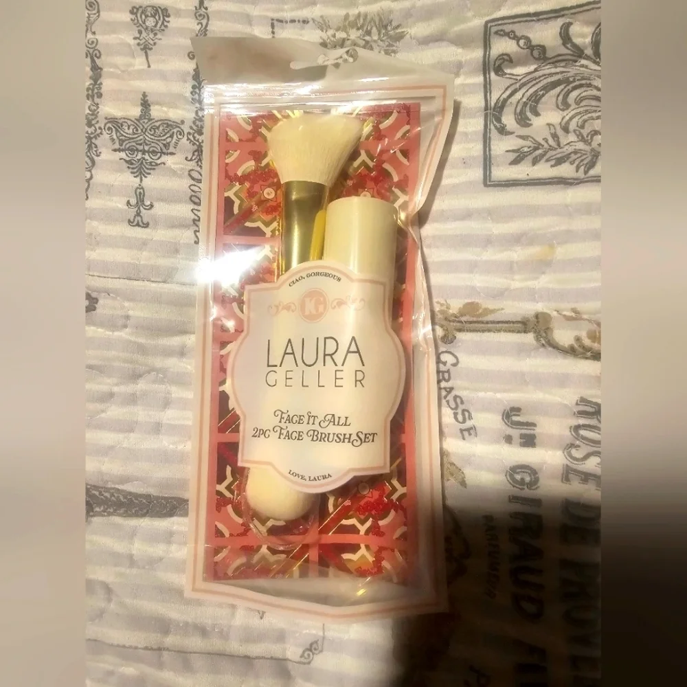 New In Sealed Packing!  Laura Geller 2pc Face It All Makeup Brush Set!